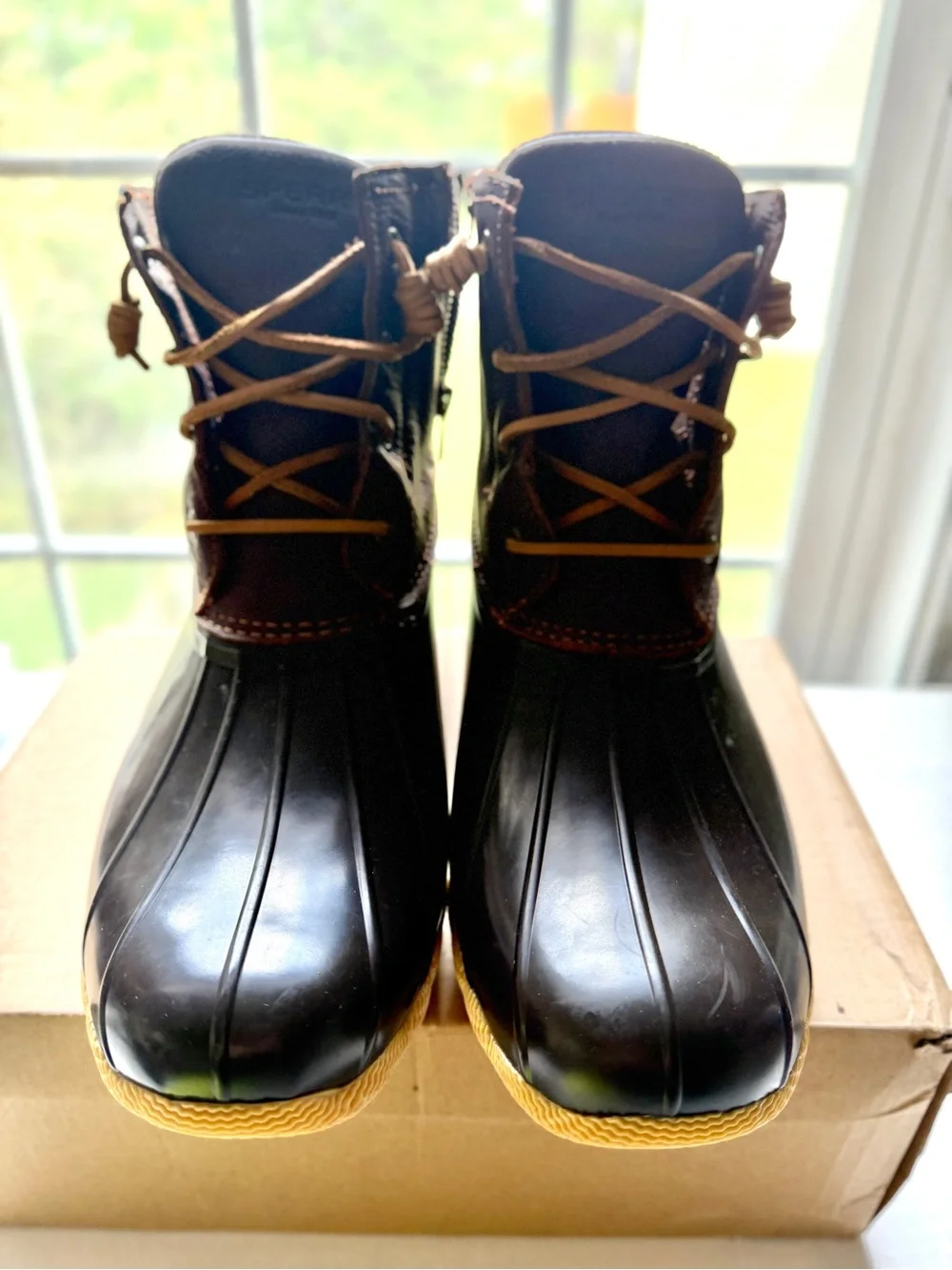 Sperry Woman’s NWOB Saltwater Duck Boot in Tan/Dark Brown Size 12